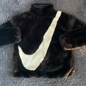 Nike Womens Oversized Swoosh Logo Jacket Black/Fossil | Women XL